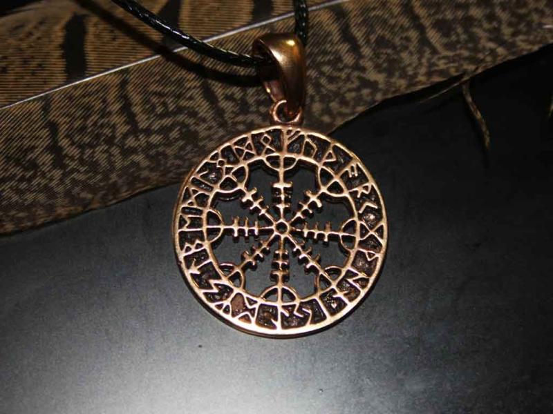 Aegishjalmur im Runenkreis